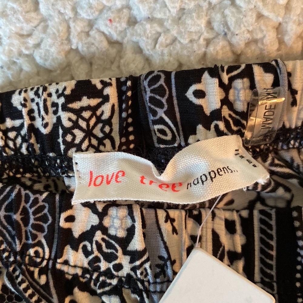 Awesome boho flared pants!! Size Small. NWT. Love Tree. - Picture 3 of 4